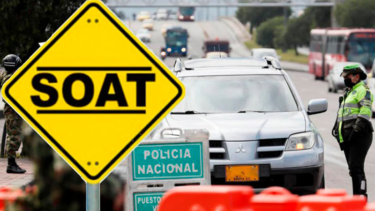 Control policial en carretera junto a un letrero amarillo con la palabra SOAT